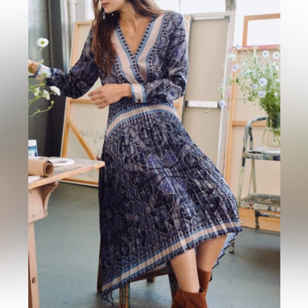 H&M Blue Paisley Pleated Asymmetrical Dress, size 2, Modern Blogger Favorite